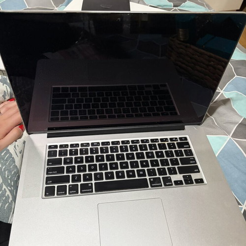 Apple MacBook Pro 15" A1398 used, screen damaged for repair or parts