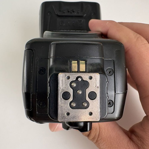 Nikon SpeedLight SB-700 flash unit