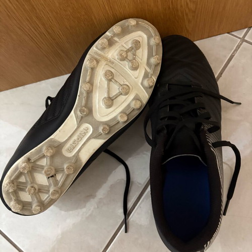 Kipsta football shoes like new, size 40, black