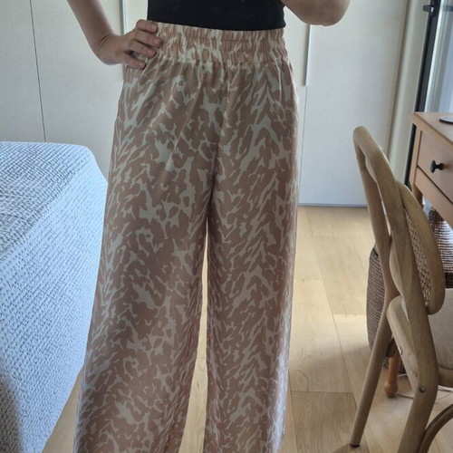 Summer pants by NOO like new, airy white and beige XS