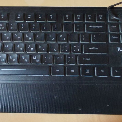 Lenovo ThinkVision L220XWC 22" monitor with 2 keyboards used