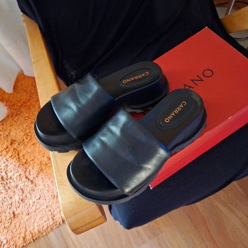 Carrano leather sandals size 38 like new, black