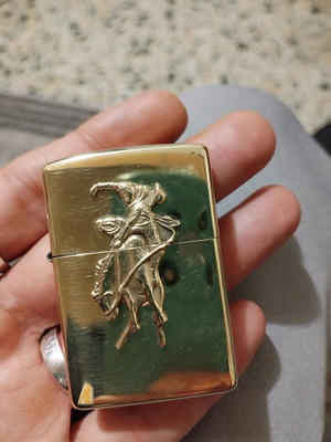 Zippo χρυσαφί Marlboro 1994 Bronco σαν καινούργιο με ανάγλυφο σχέδιο Cowboys