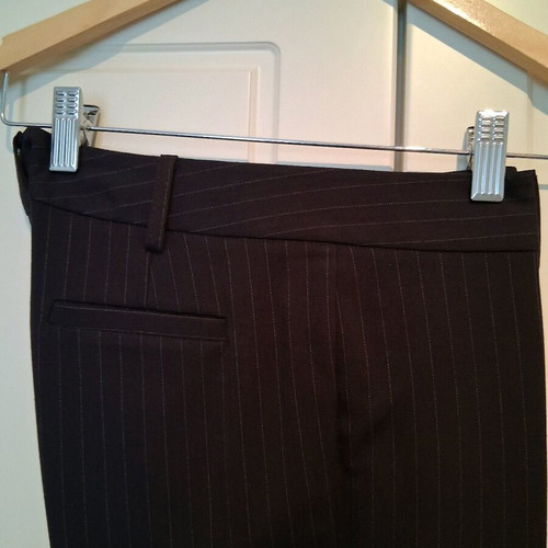 TE QUERO Small suit with fitted jacket and low-rise trousers, like new