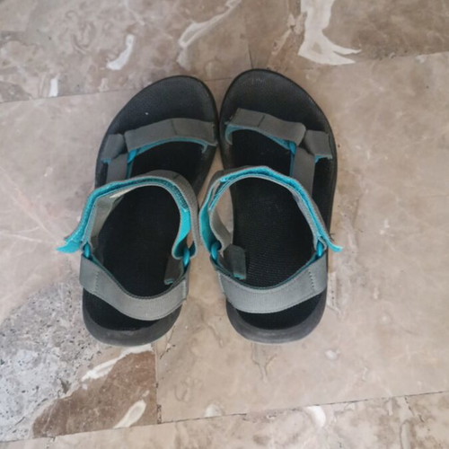 Teva sandals size 42 like new, multicolor