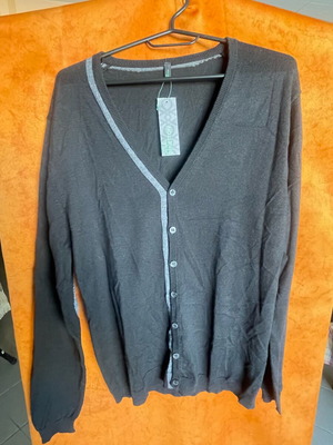 Branded women's blouse new, size Medium