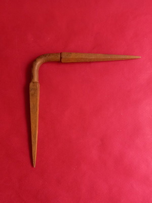 Forged double spike for wooden beams