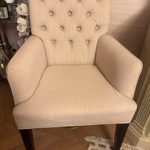 Living room table and chairs in dark brown shade, like new