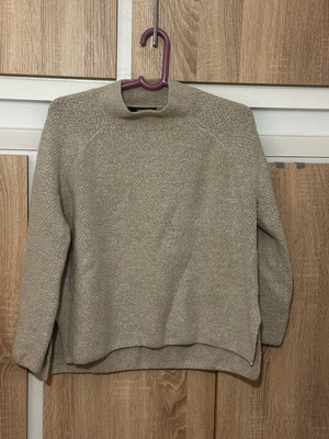 Mango sweater size large like new, white