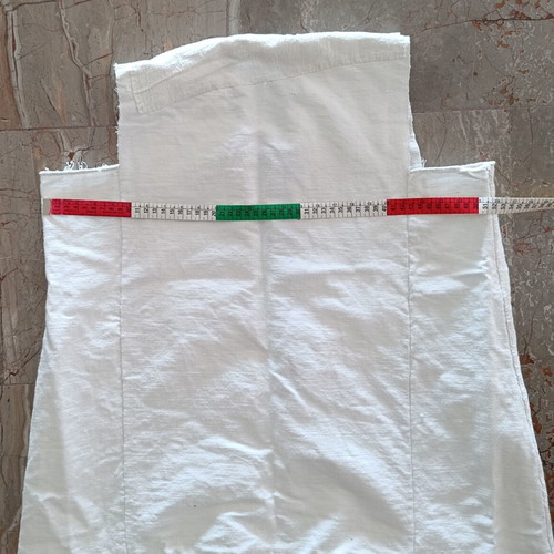 Sleeveless traditional shirt with embroidered neckline