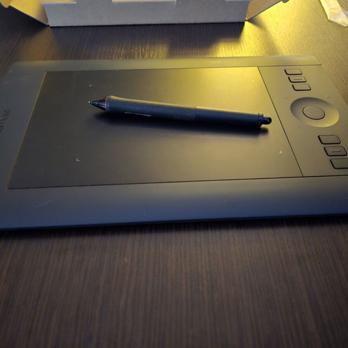 Wecom Intuos Pro Small graphic tablet like new with pen and accessories