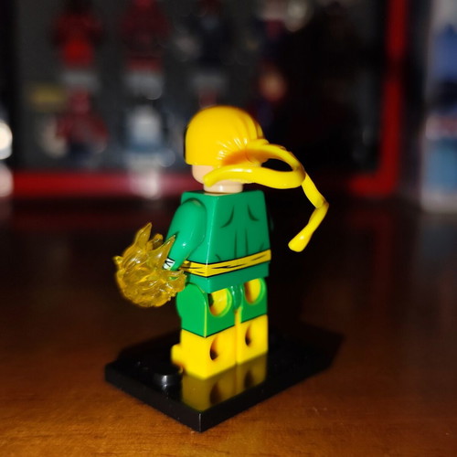 Immortal Iron Fist Danny Rand figure like new with stand and flames