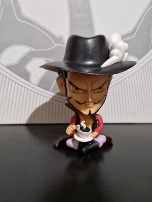 One Piece Mihawk figure new