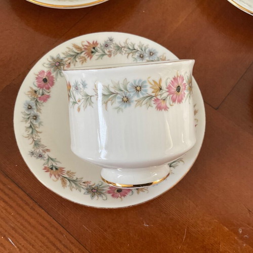 Royal Albert Paragon Belinda tea set, 6 cups with saucers, tall teapot and creamer