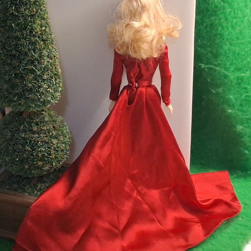 Barbie Hollywood Cast Party Doll 2001 Vintage Mattel Red Gown