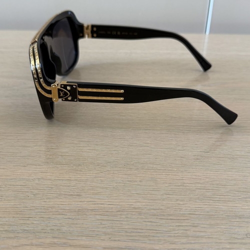 Louis Vuitton Millionaire sunglasses, black