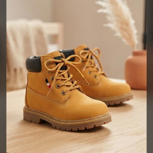 Tommy Hilfiger boys' boots like new, camel synthetic leather