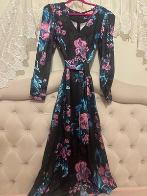 Karavan dress like new, size medium, beautiful