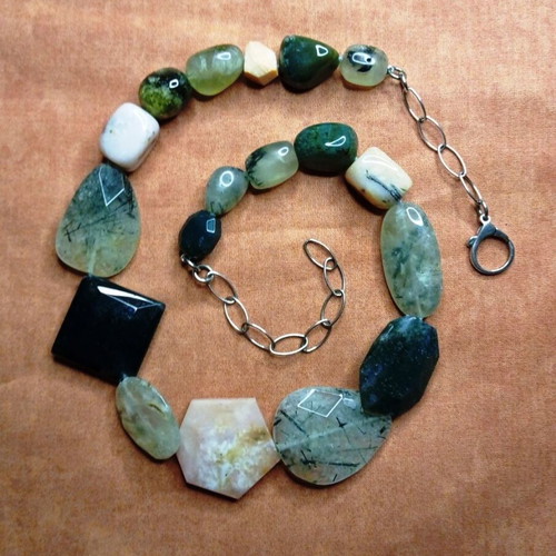 Statement necklace made of natural semiprecious stones, like new, 65cm