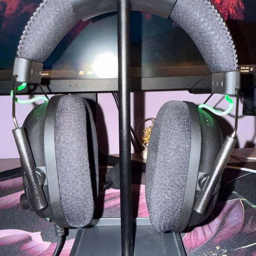 Razer Blackshark V2 Gaming Headset used with USB sound card wired