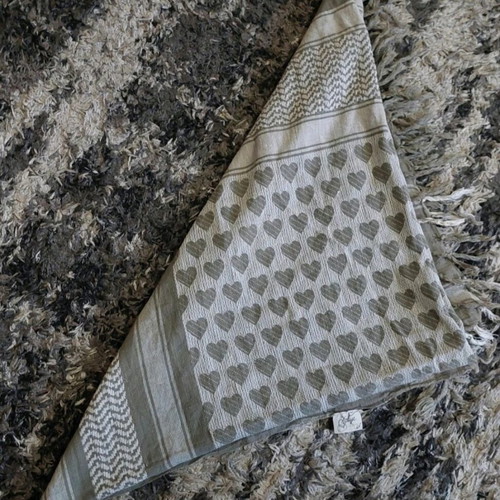 Large scarf like new with beige and green patterns