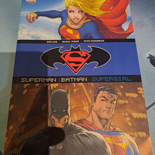 Superman Batman Supergirl Graphic Novel like new, Greek