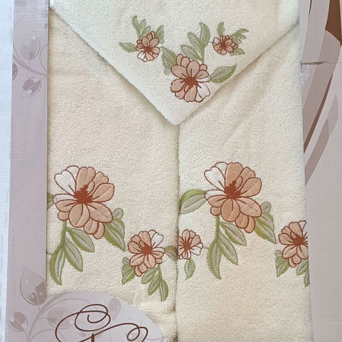 Bath Towels new, set of three different sizes