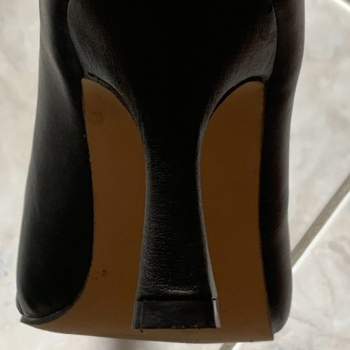 Black and gold pumps size 37 like new