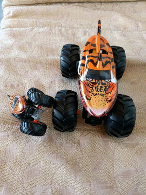 Monster truck Tiger shark large like new 1:24