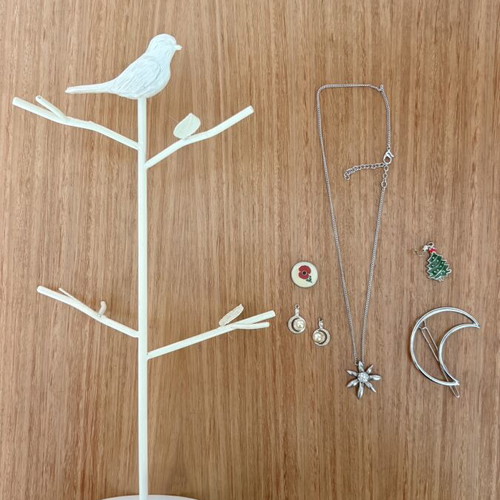 Λευκή βάση κοσμημάτων Bird on Tree μεταχειρισμένη με δωρεάν σετ κοσμημάτων