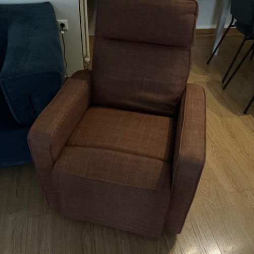 Recliner armchair like new with reclining mechanism
