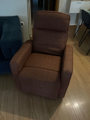 Recliner armchair like new with reclining mechanism