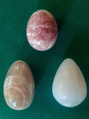 Marble eggs, set of 3, 6-7 cm height