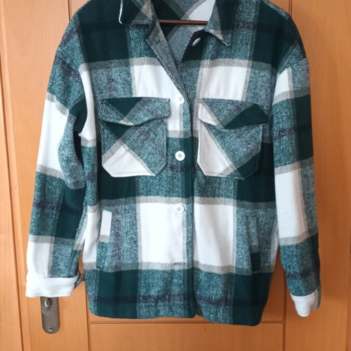 Checked cardigan like new, size M, white and green