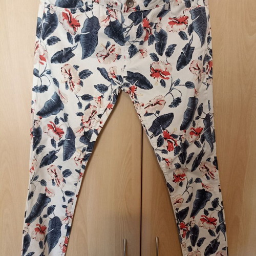 Elastic pants slim fit size S like new, white and blue