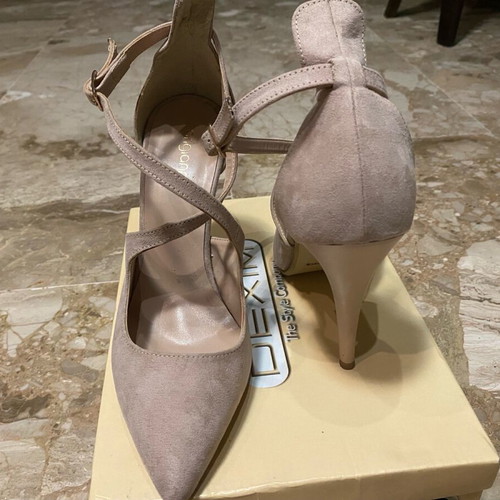 Sarigiannis beige pumps like new with 9cm heel and crisscross straps size 39