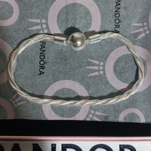 Pandora bracelet new, size 19 cm, silver with round clasp