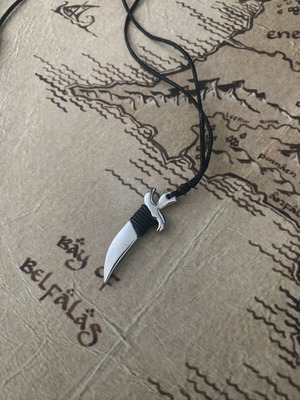 Knife/Sword Pendant necklace like new, silver