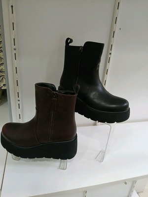 Women's boots new, black and burgundy