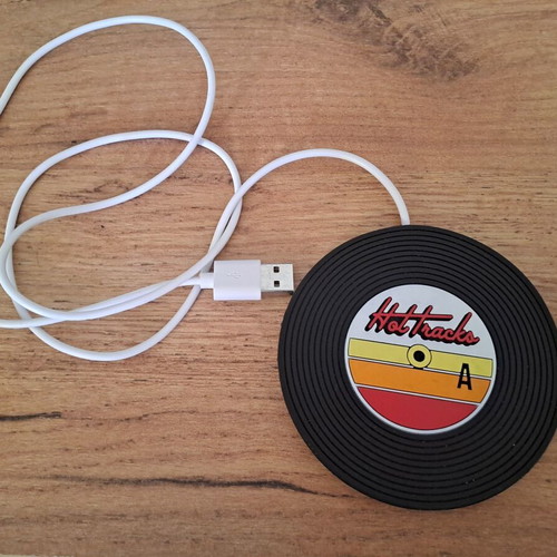 Mustard Hot Tracks USB Mug Warmer like new, retro vinyl design