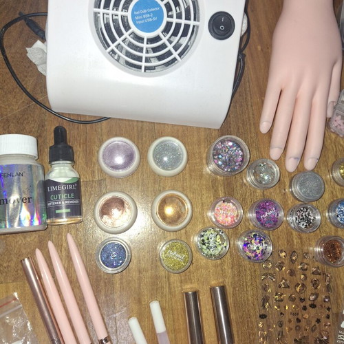 Professional nail kit like new with polymerization varnishes
