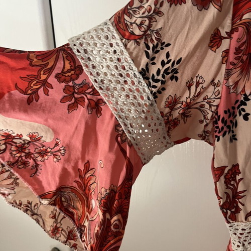 Caftan with Embroidery One Size like new, red multicolor