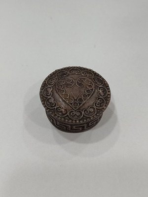 Silver box 935 used with heart and meander pattern