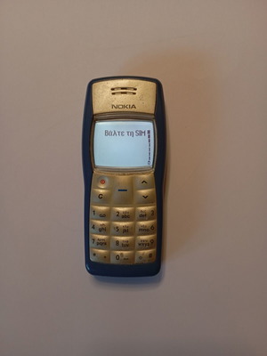 Nokia 1100 μεταχειρισμένο μπλε κινητό τηλέφωνο, λειτουργικό, συλλεκτικό, ευρωπαϊκής κατασκευής