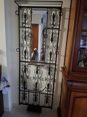 Κρεμάστρα από σφυρήλατο σίδερο με καθρέφτη μεταχειρισμένη, πλάτος 71 εκ