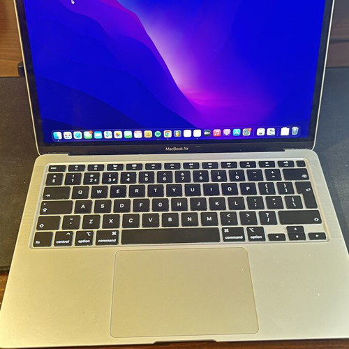 Macbook Air 2020 like new with minor mark