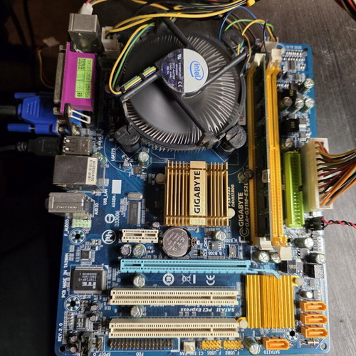 Motherboards Intel e8500 4GB amd athlon ii x2 240 4GB e7500 2GB used