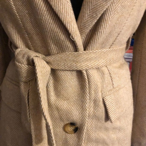 Classic beige blazer with herringbone pattern and belt like new