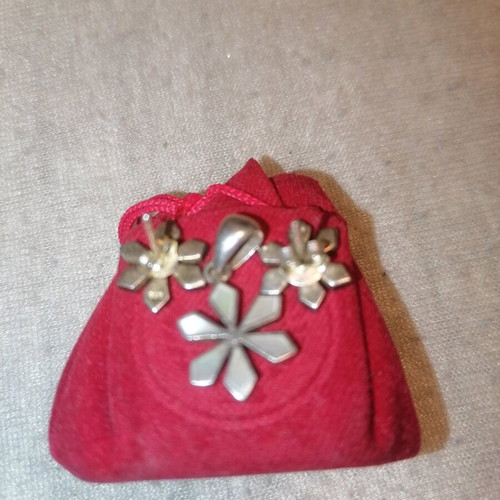 Women's silver jewelry set used, lightly worn