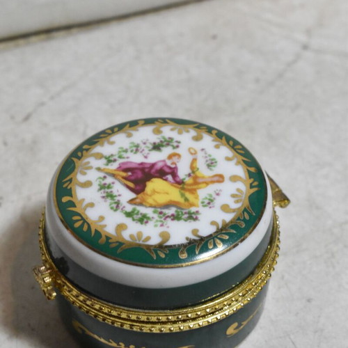 Miniature porcelain jewelry box used with romantic design